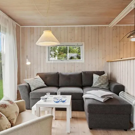 Dyrevenlig Bolig I Med Køkken * Otterup